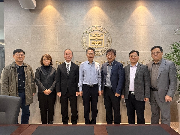 중국 산동사범대 쉬지춘(徐?存) 교수님 부산대 교수회 방문 대표이미지